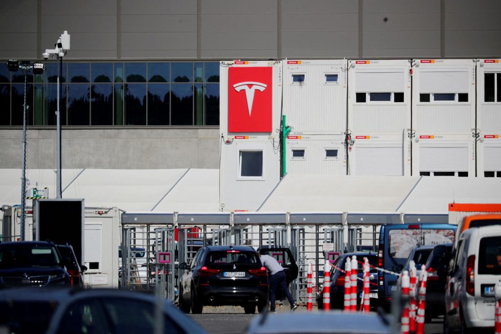 Tesla: Το πρόβλημα του νερού απειλεί να… βουλιάξει το εργοστάσιο στη Γερμανία