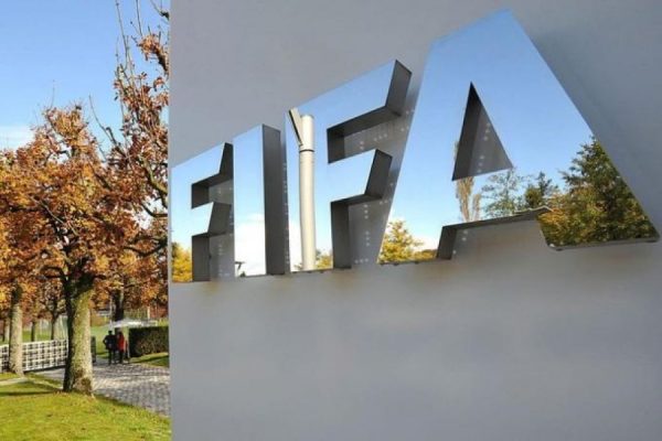 FIFA: Έτοιμη να παραχωρήσει στην Αpple τα τηλεοπτικά δικαιώματα για νέο ποδοσφαιρικό τουρνουά