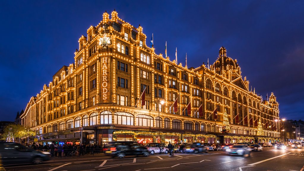 Harrods: Παραδέχτηκε ότι πούλησε «κατά λάθος» ακριβή ρωσική βότκα