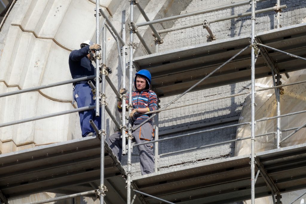 Κατώτατος μισθός: «Άβυσσος» 10% χωρίζει τις θέσεις εργοδοτών και εργαζόμενων