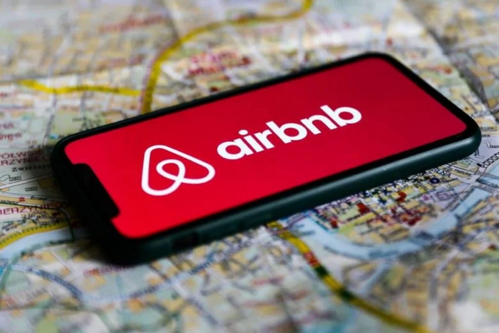 Airbnb: Which areas of Athens do foreigners like and dislike?