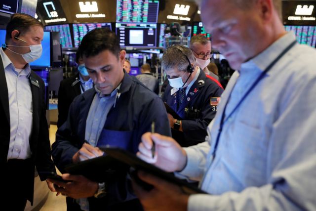 Βουτιά στη Wall Street, άλμα στα ομόλογα