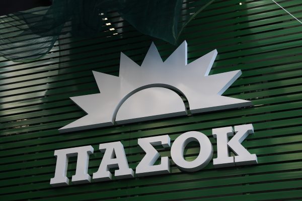 Εκλογές ΚΙΝΑΛ: Πανηγυρική «επιστροφή» του ΠΑΣΟΚ – Μεγάλη συμμετοχή του κόσμου – Δευτέρα τα αποτελέσματα