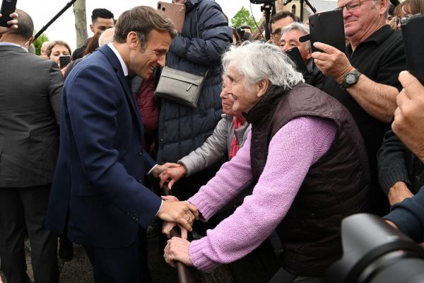 Γαλλία: Οι πολίτες επικροτούν το σχέδιο Μακρόν για τόνωση της αγοραστικής δύναμης [έρευνα]