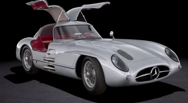 Sotheby’s: Στο σφυρί Mercedes του ’55 προς 143 εκατ. δολ.