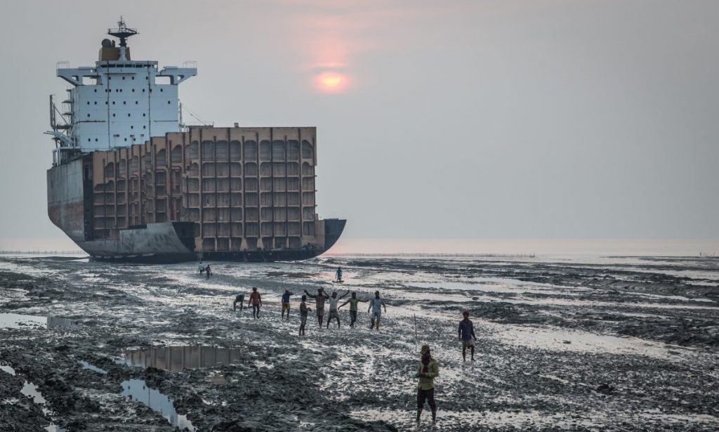 Ναυτιλία: Περισσότερα containeships και bulker για διάλυση