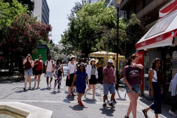 Κορωνοϊός: Πρόβλεψη Τζανάκη για 30.000 κρούσματα μέσα στο καλοκαίρι