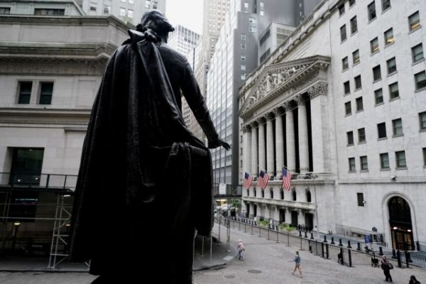 Wall Street: Έχασε τα κέρδη, έκλεισε σταθεροποιητικά