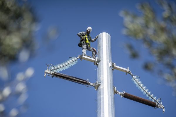 ΑΔΜΗΕ : Οι πυλώνες ασπίδα πυροπροστασίας στην Πάρνηθα