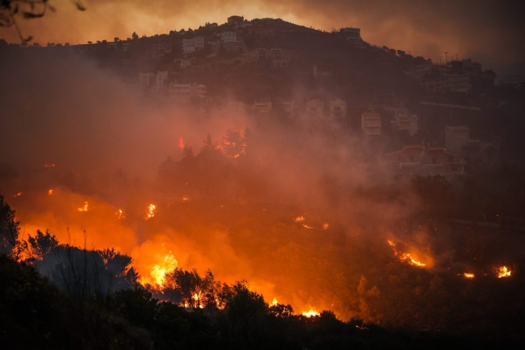 Φωτιά στην Πεντέλη: Δραματικές ώρες – Εκκενώθηκε το Νοσοκομείο Παίδων