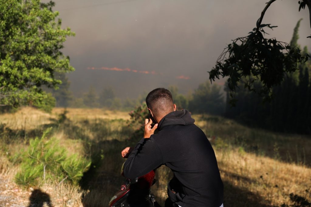 Φωτιά: Μπήκε ο Στρατός στη μάχη της Πεντέλης