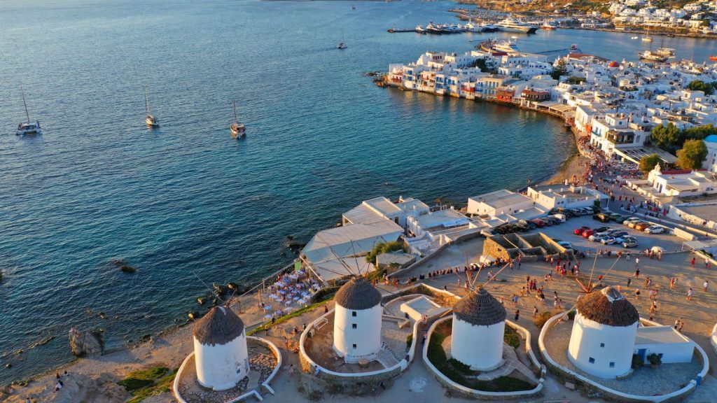 Μύκονος: Γνωστό beach restaurant λειτουργούσε με αδήλωτες ταμειακές