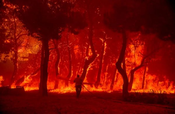 Φωτιά στη Λέσβο: Αναζωπυρώθηκε το μέτωπο στη Βρίσα – Εκκενώνονται δύο οικισμοί