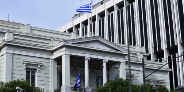 Νέος εκπρόσωπος Τύπου στο ΥΠΕΞ ο Γ. Αρναούτης – Γιατί αντικαταστάθηκε ο Αλ. Παπαϊωάννου