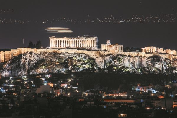 Εξοικονόμηση ενέργειας: Θα σβήσουν τα φώτα στην Ακρόπολη και στη Βουλή;