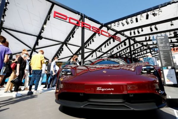 Porsche: Δεν εξετάζει το ενδεχόμενο πώλησης μετοχών της Volkswagen