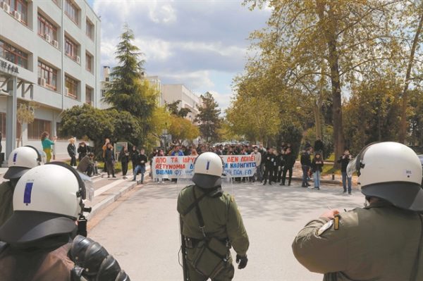 Ποιος επιθυμεί την κρατική βία;