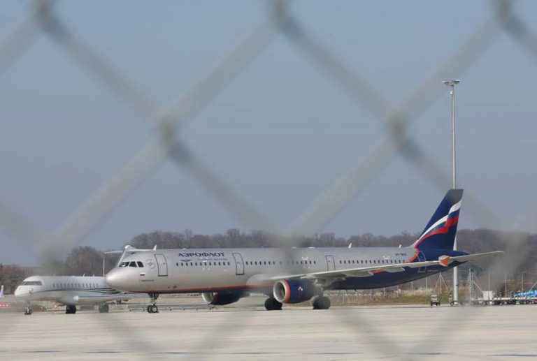 Ρωσία: Εξαντλήθηκαν τα αεροπορικά εισιτήρια εξωτερικού  