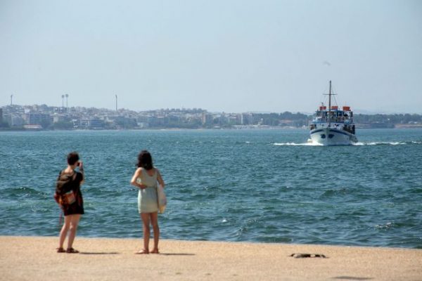 Thessaloniki: Pleasure boat Kostantis destroyed by fire