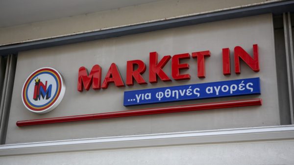 Market In: Τι συμβαίνει στην αλυσίδα; Η αγωγή και η ενοικίαση… ομπρελών