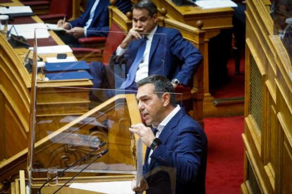 Τσίπρας: «Θα δώσετε στη δημοσιότητα τα ονόματα των αστυνομικών που χειρίζονταν το Predator;»