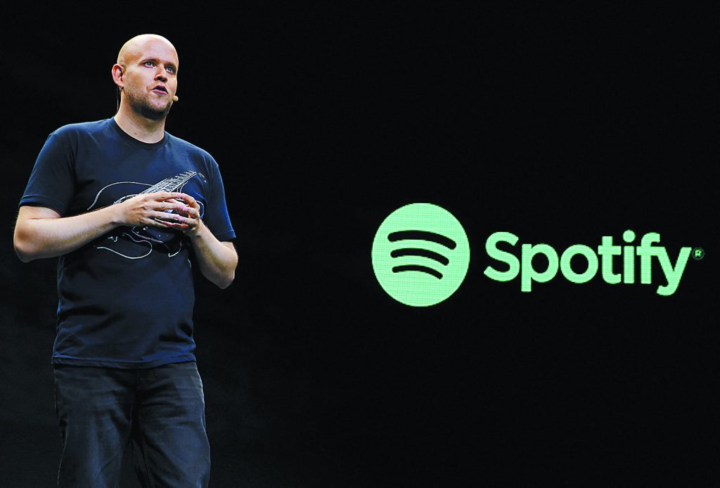 Spotify: Νέο χτύπημα στην Αpple μετά τον Μασκ για τις «τσουχτερές» αμοιβές