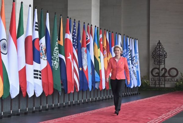 G20 – Φον ντερ Λάιεν: Η Ρωσία προτιμά να καίει φυσικό αέριο αντί να το πουλά