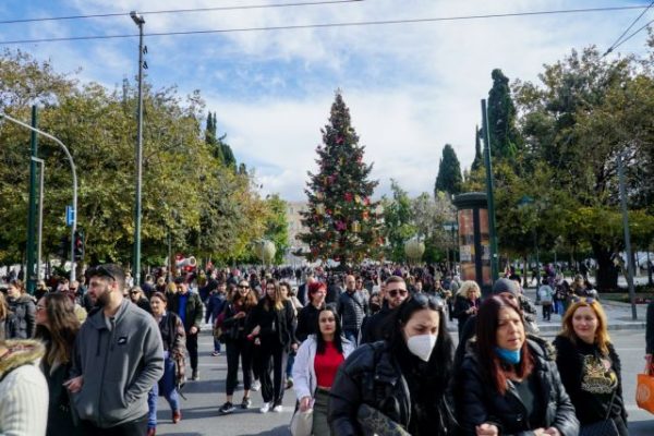 Δημοσκόπηση ALCO: Τι θέλουν στη ζωή τους οι νέοι και τους το στερεί η πολιτική