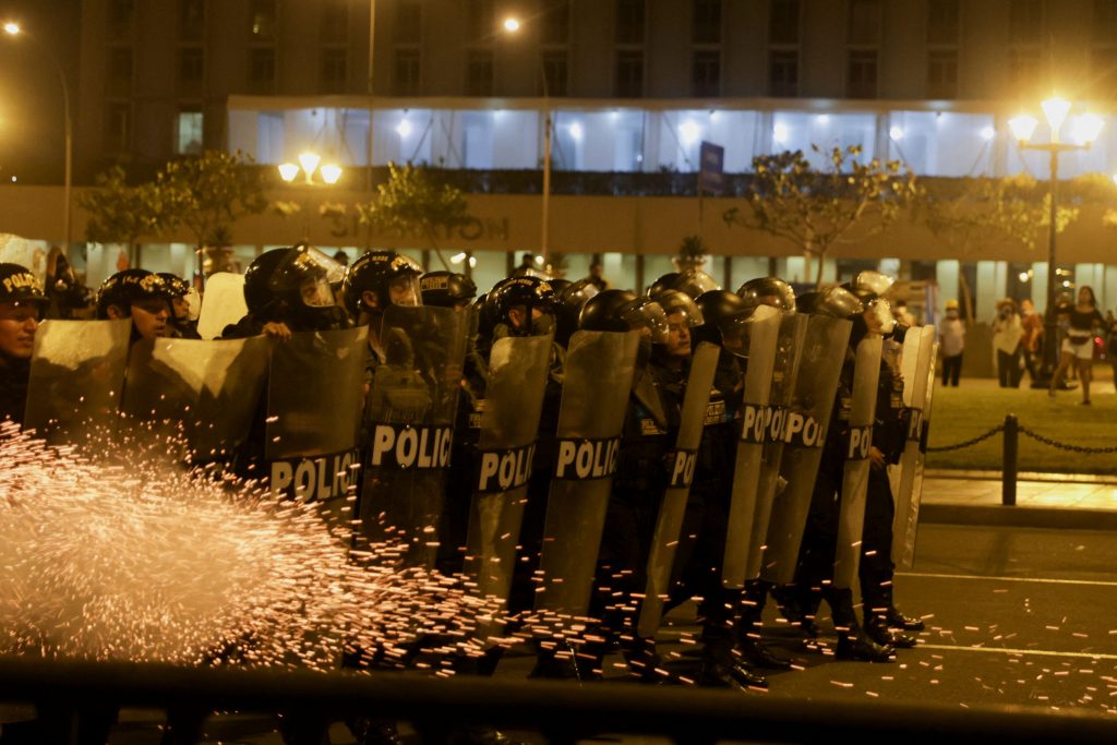 Περού: Κλιμακώνεται η πολιτική κρίση – «Τώρα εμφύλιος πόλεμος» διαμηνύουν διαδηλωτές