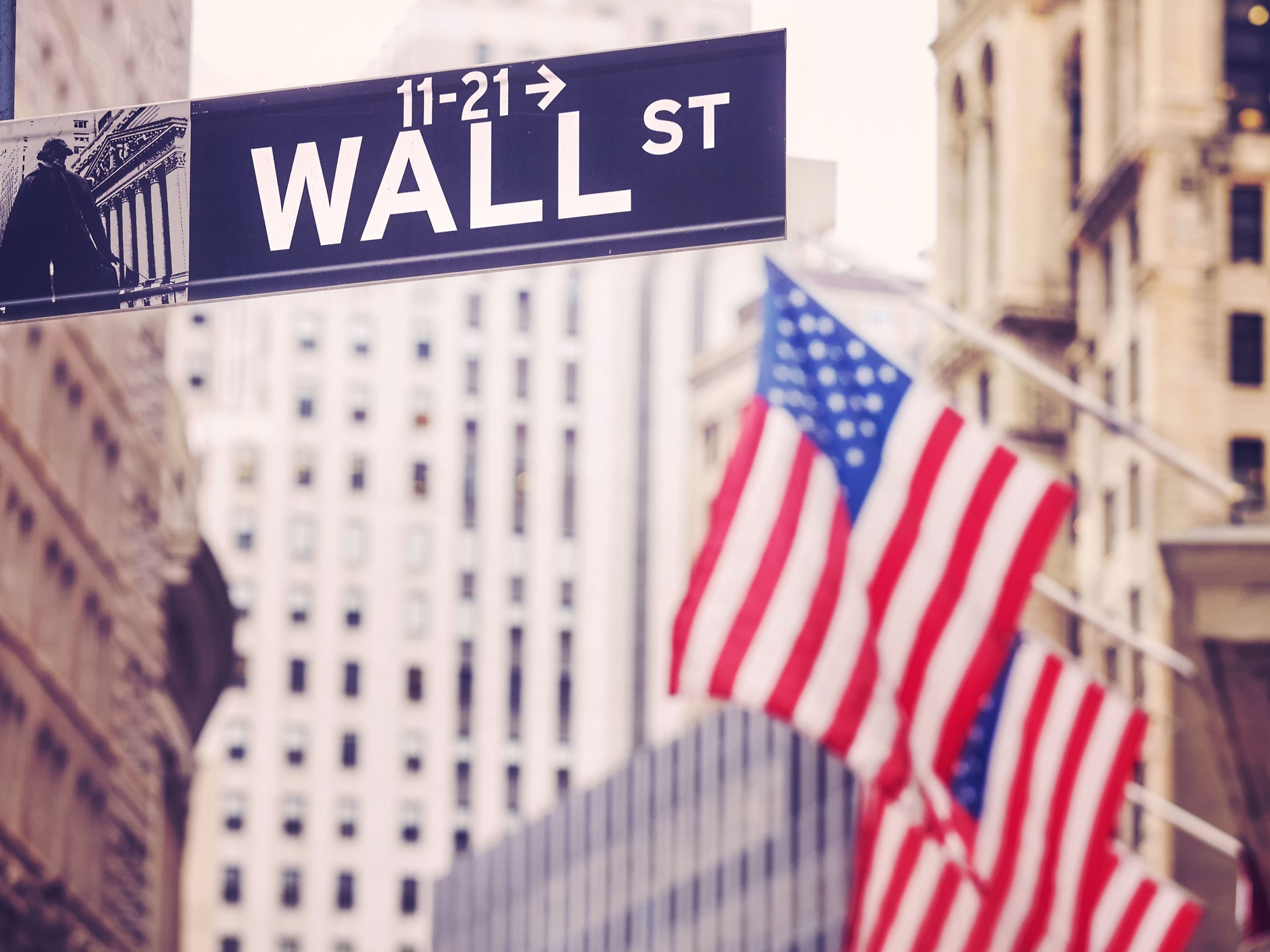 Wall Street: Εταιρικές πιέσεις