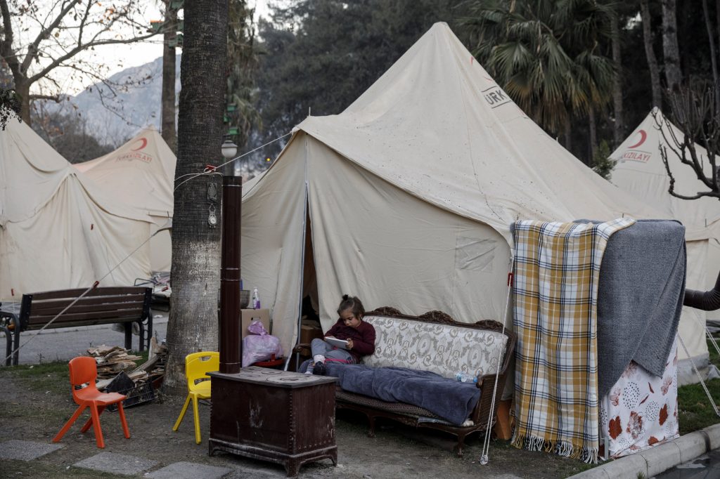 Σεισμός στην Τουρκία: Η Ερυθρά Ημισέληνος πούλησε αντί να δωρίσει σκηνές σε σεισμόπληκτους