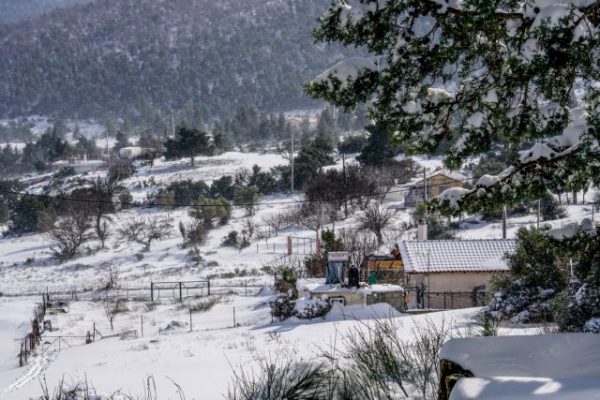 Κακοκαιρία «Μπάρμπαρα»: Νέο έκτακτο δελτίο – Πού θα χιονίσει τις επόμενες ώρες