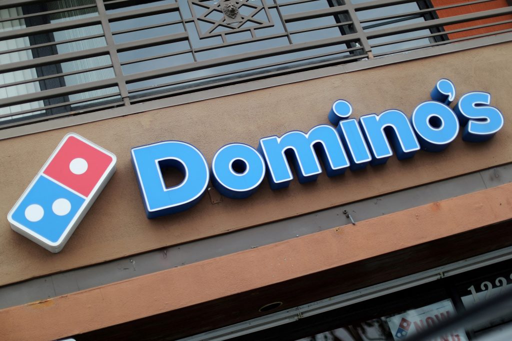 Domino’s: Η γνωστή αλυσίδα θα παραδίδει πίτσες μέσω της Uber