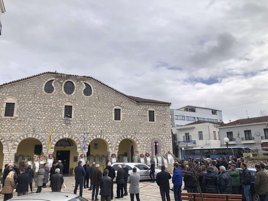 Τέμπη: Πόσα χρήματα δίνει το κράτος για τις κηδείες των θυμάτων