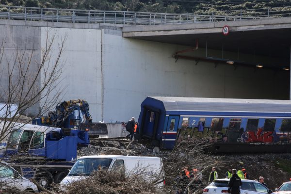 Τέμπη: Οικογένειες των θυμάτων προσφεύγουν στη Δικαιοσύνη