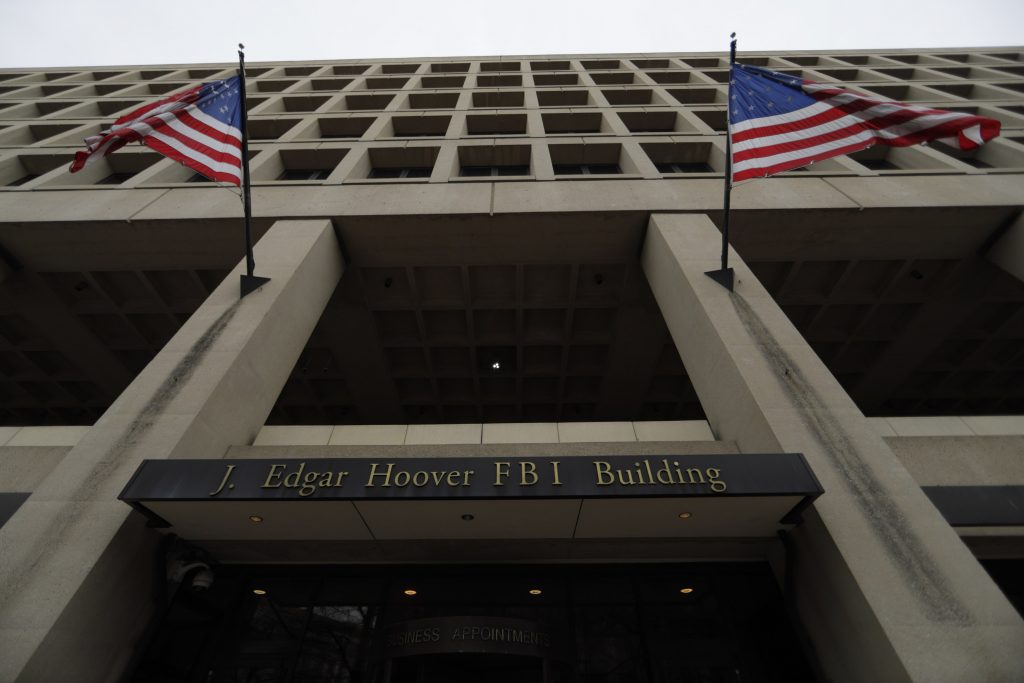 FBI: Η πανδημία είναι πιθανό να προέκυψε από διαρροή σε εργαστήριο