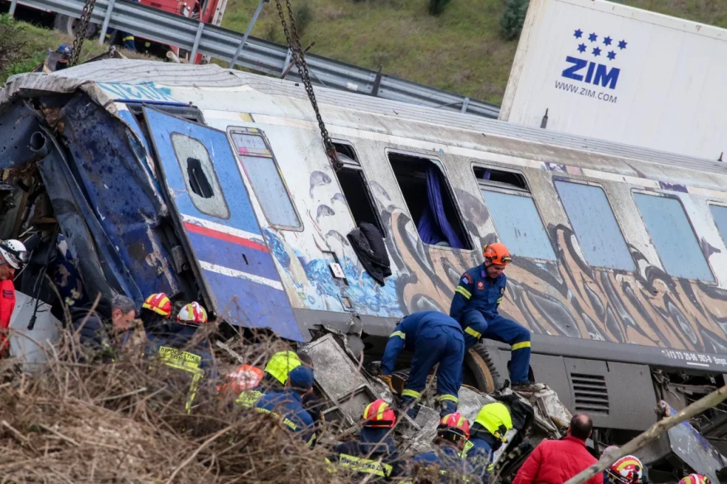 ΕΛ.ΑΣ: Ταυτοποιήθηκαν οι 56 νεκροί στο δυστύχημα στα Τέμπη