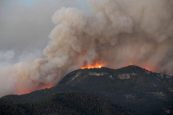 Ισπανία: Έκκληση στους «τουρίστες της φωτιάς» να απομακρυνθούν από τις εστίες