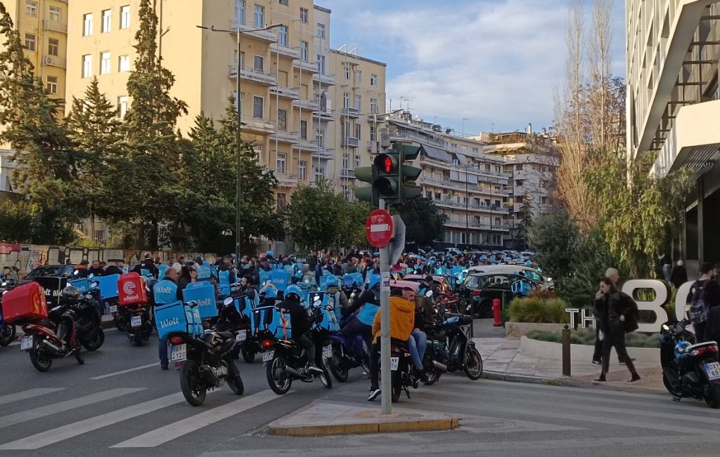 «Δουλεύουμε 12ωρα σε επικίνδυνες συνθήκες» – Μαζικές κινητοποιήσεις ντελιβεράδων