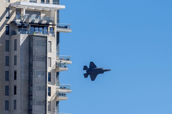 Μέση Ανατολή: Ισραηλινές αεροπορικές επιδρομές σε υποδομές της Υεμένης