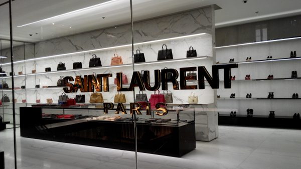 Γαλλία: Ο οίκος μόδας Saint Laurent ανακοίνωσε τη δημιουργία εταιρείας παραγωγής κινηματογραφικών ταινιών