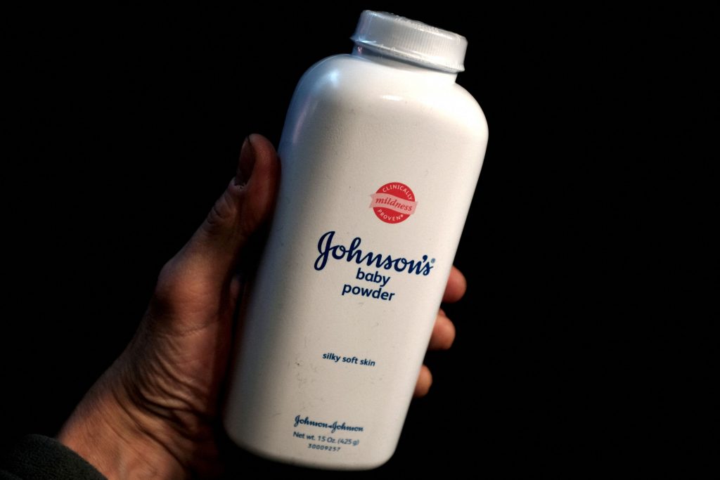 Johnson and Johnson: Δικαστική νίκη στο εφετείο για το «καρκινογόνο» ταλκ