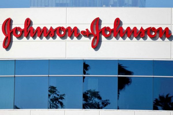 Johnson & Johnson: Σε διακανονισμό 6,5 δισ. δολαρίων για την υπόθεση του ταλκ