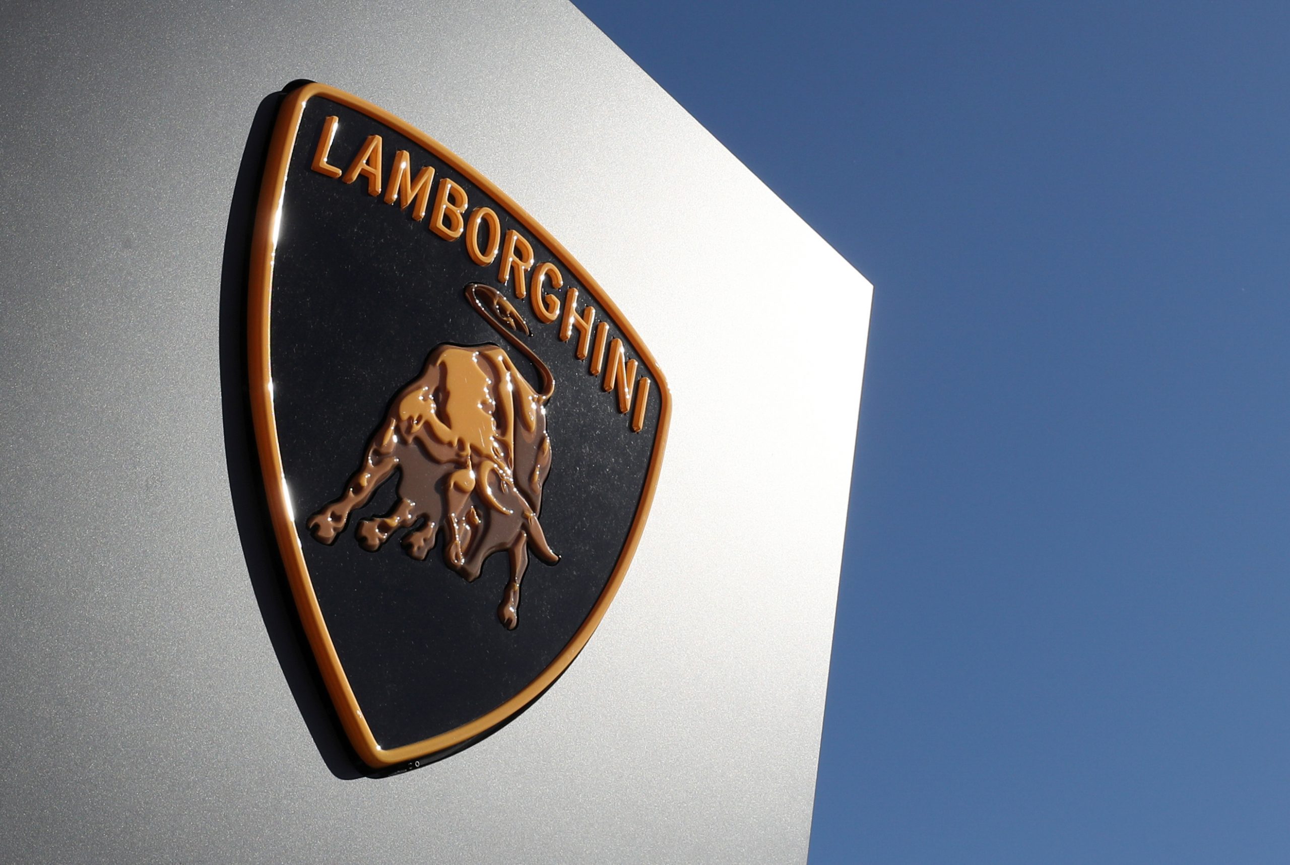 Ηλεκτρικά supercars: Ο CEO της Lamborghini λέει ότι βρίσκονται ακόμη μακριά