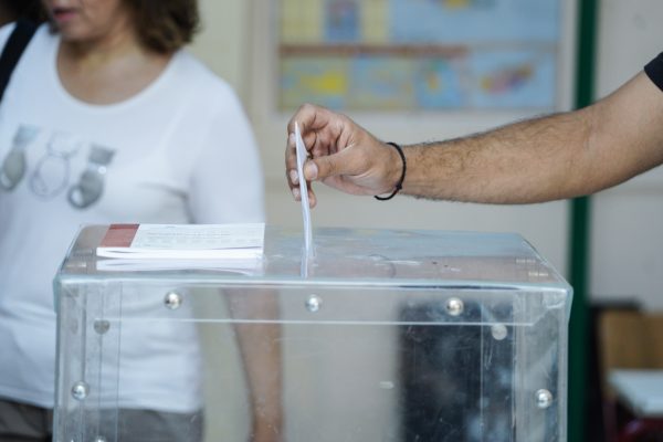 Δημοσκόπηση: Πάνω από 6% η διαφορά ΝΔ – ΣΥΡΙΖΑ