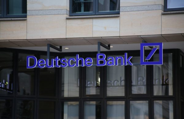 Deutsche Bank: Ζημιές 143 εκατ. ευρώ στο τρίμηνο