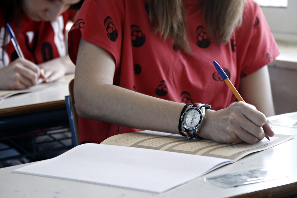 Τράπεζα θεμάτων: Οι Πανελλαδικές Εξετάσεις θα διεξαχθούν κανονικά, διευκρινίζει το υπουργείο Παιδείας