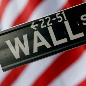 Wall Street: Ευρωπαϊκές πιέσεις, δίνει στηρίξεις η Adobe