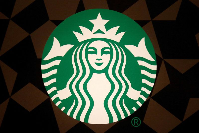 Starbucks: Κατευθυντήριες γραμμές για τη διακόσμηση μετά τις αντιδράσεις για τον Μήνα Υπερηφάνειας