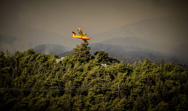 Φωτιά στην Ρόδο: Εκκενώνονται τα χωριά Λάρδος και Πυλώνα